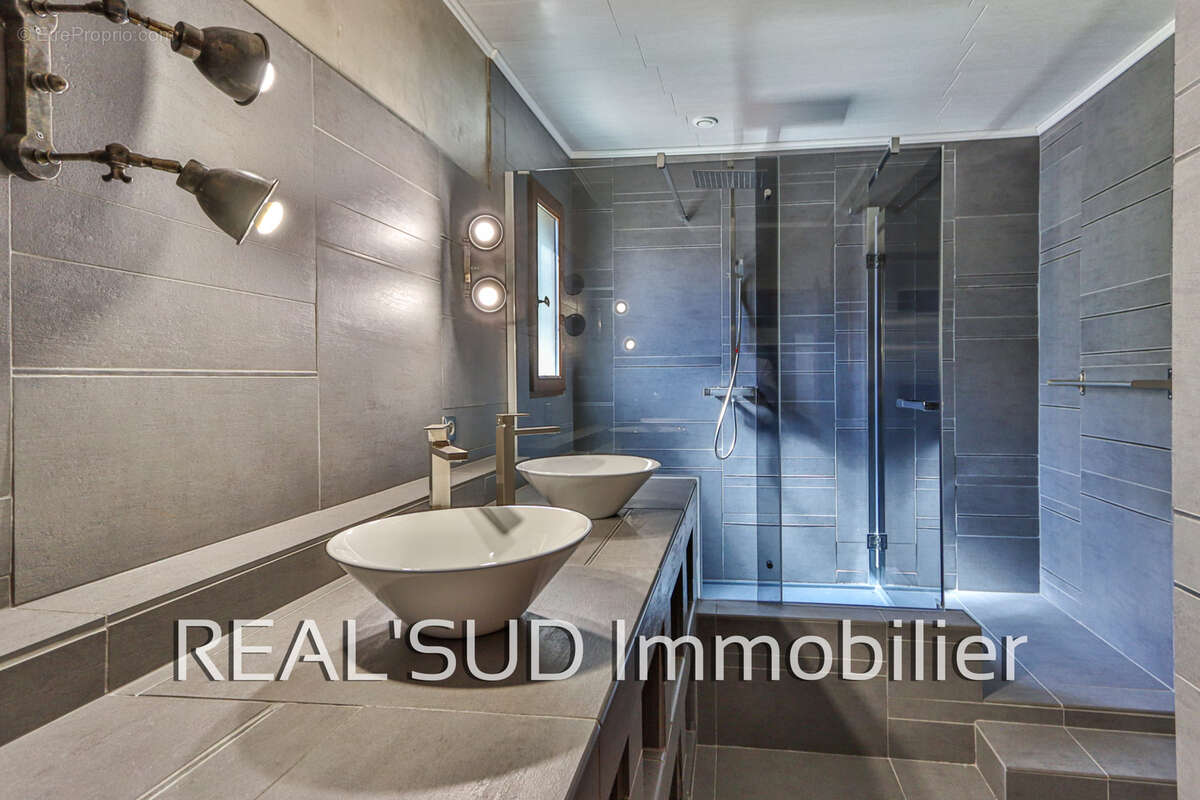 Marseille 13009, Sainte Marguerite au calme belle maison 6 pièces avec piscine - photo 13