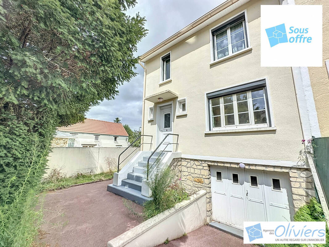 Maison à VOISINS-LE-BRETONNEUX