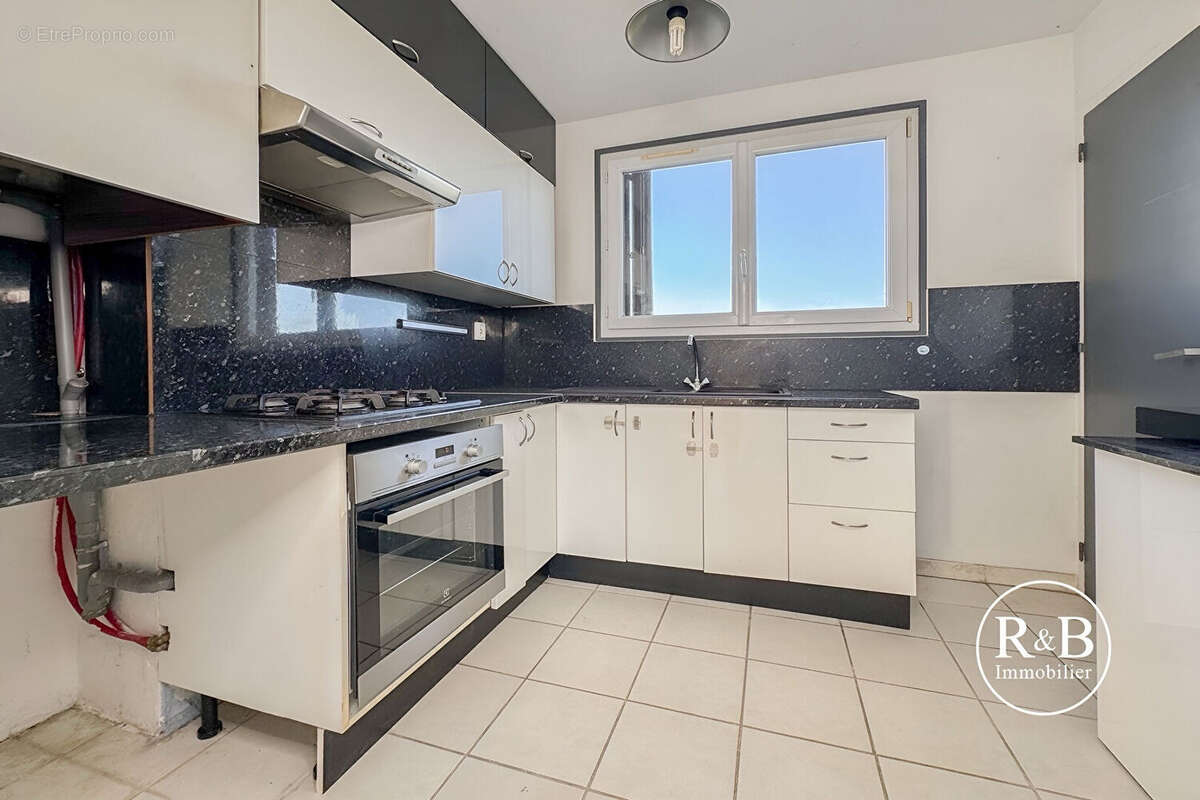 Appartement à LES CLAYES-SOUS-BOIS