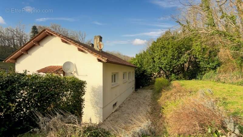 Maison à CREYSSE
