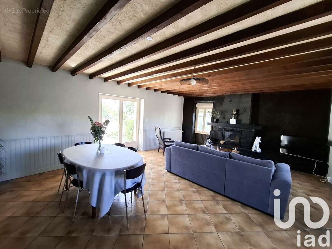 Maison 121 m² à Saint-Paul-Le-Gaultier  - photo 8