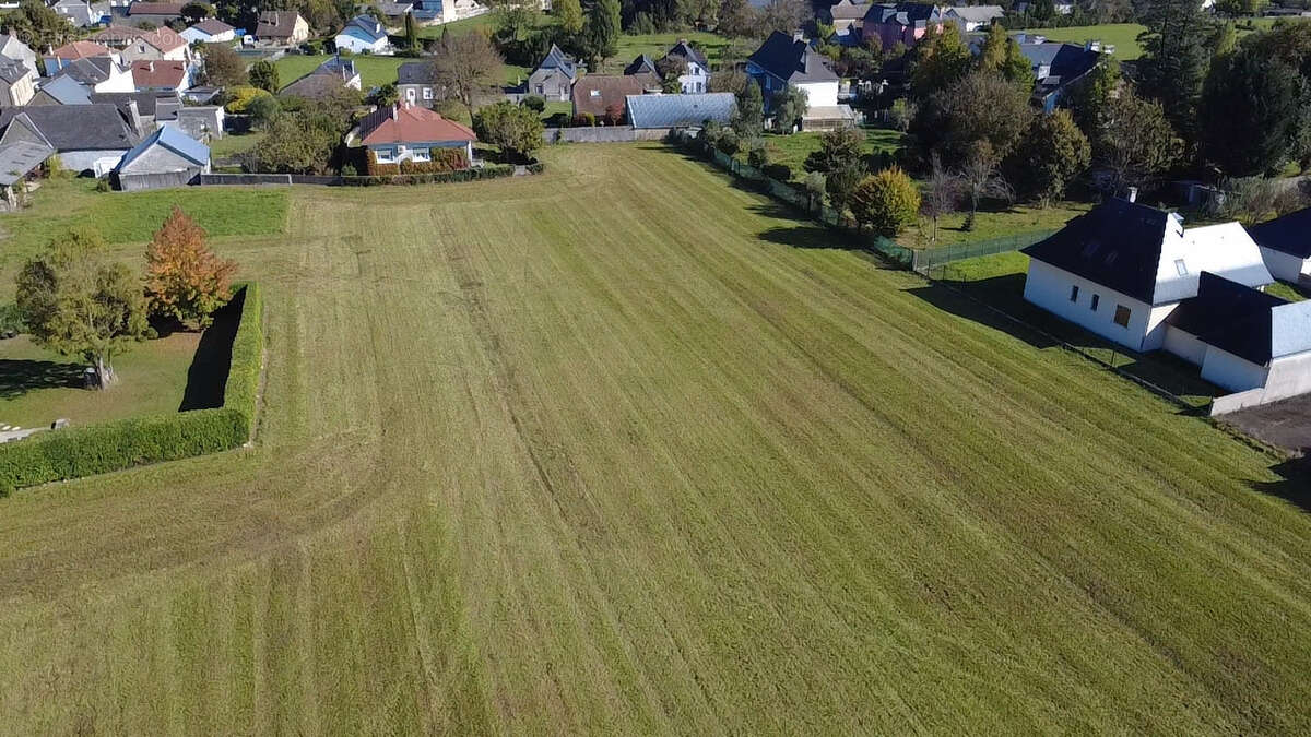 Terrain à LAMARQUE-PONTACQ