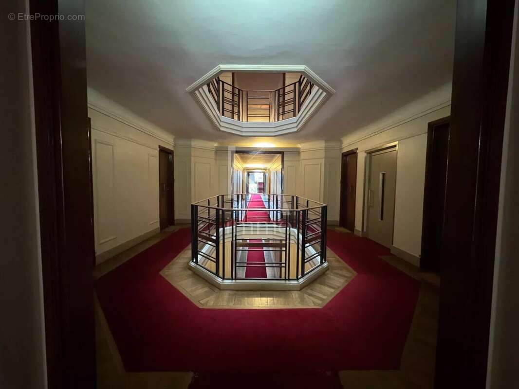 Appartement à NEUILLY-SUR-SEINE