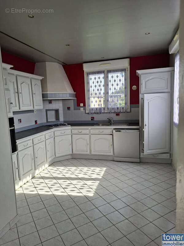 Maison familiale de 110 m2 avec grand séjour lumineux et sous-sol complet - photo 4