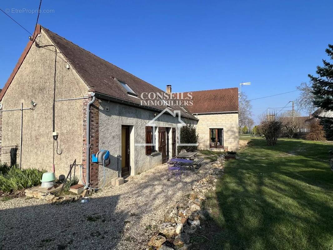 Maison à SAINT-JULIEN-DU-SAULT
