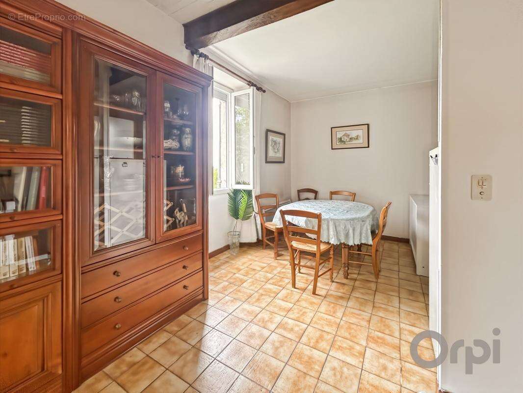 Maison de ville avec deux chambres, jardin et parking - photo 3