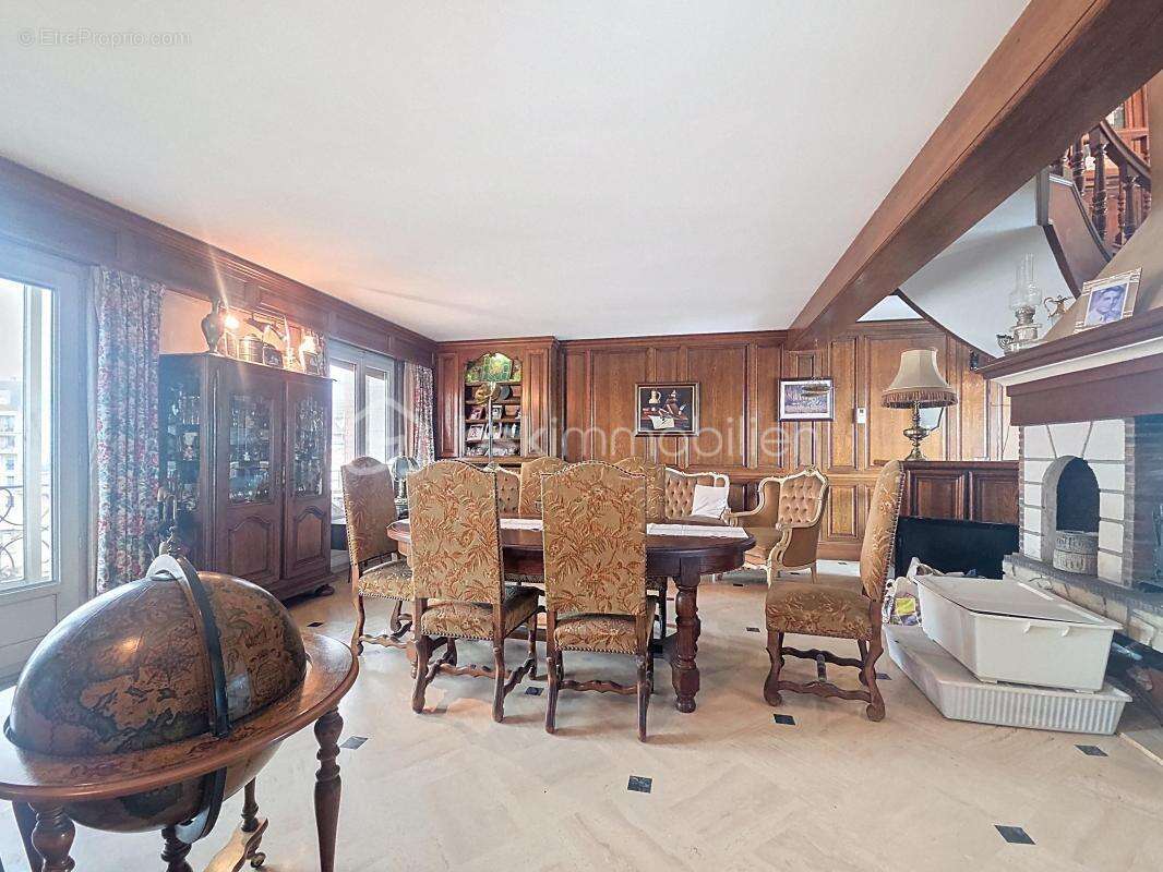 Appartement à LES PAVILLONS-SOUS-BOIS