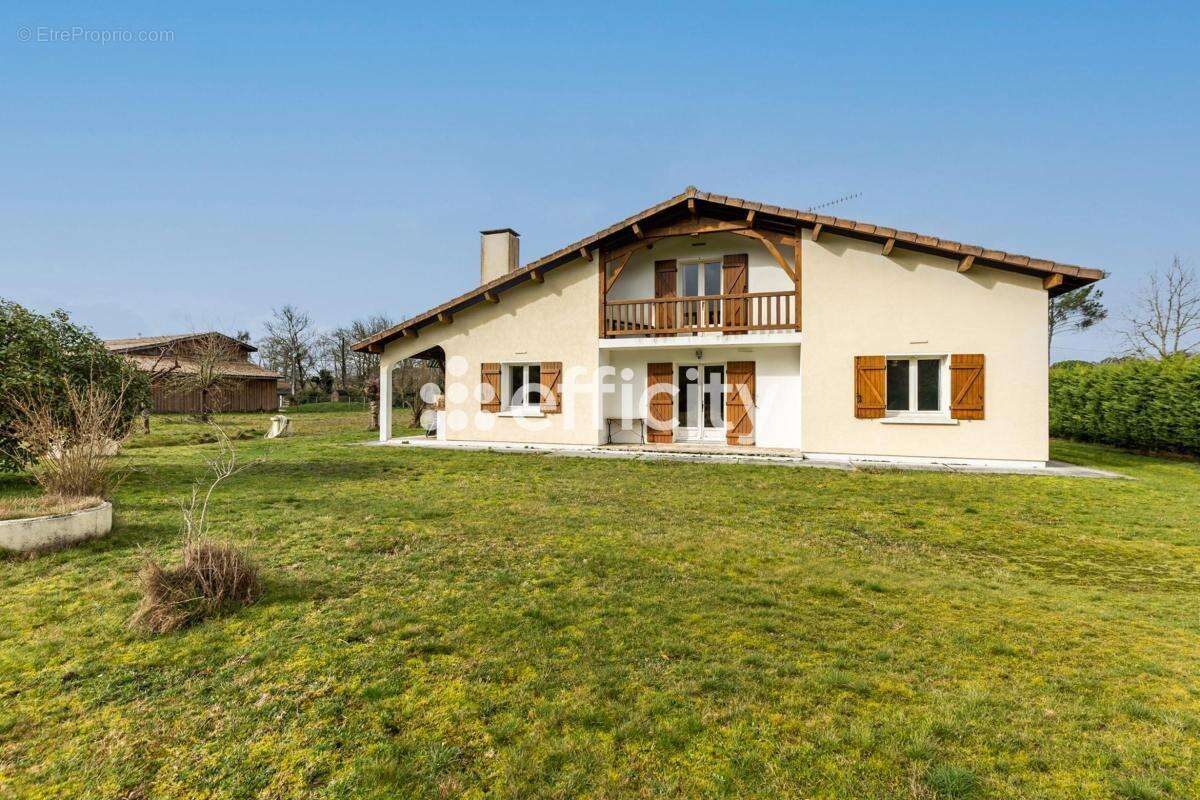 Maison à SALLES