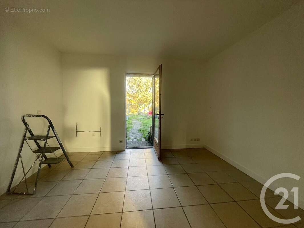 Maison à PETIT-PALAIS-ET-CORNEMPS