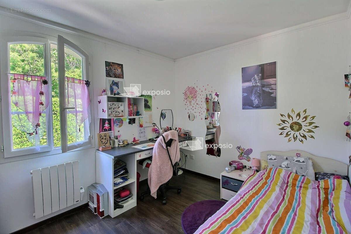 Maison à PRISSE-LA-CHARRIERE