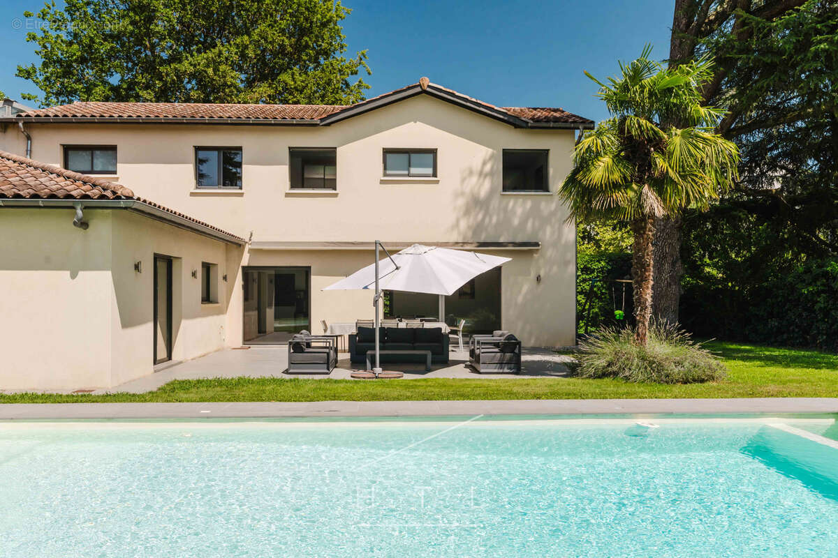 Maison contemporaine de 420 m2 avec piscine à Écully - photo 21