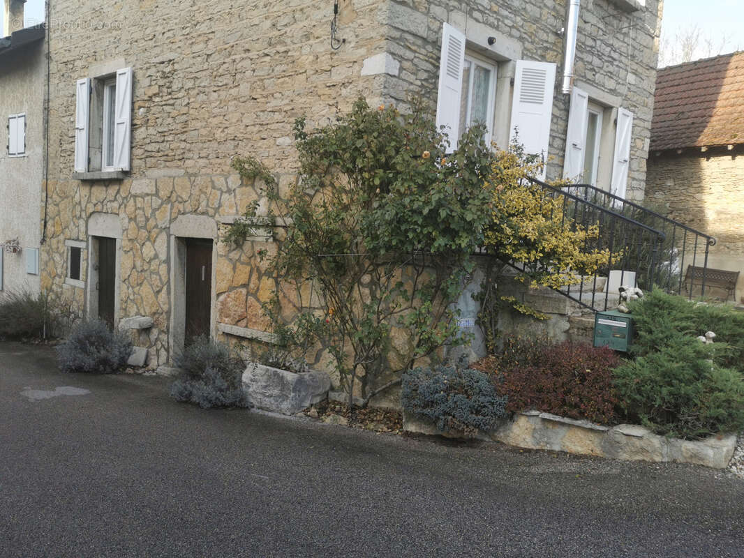 Maison à PORCIEU-AMBLAGNIEU