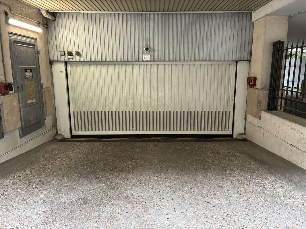 Parking à CHARENTON-LE-PONT