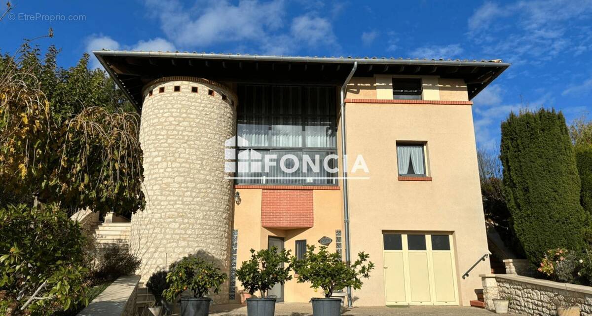 Maison à CASTELNAU-MONTRATIER