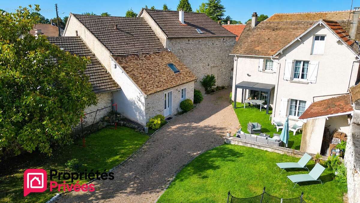 Maison ancienne 138m2 4 chambres grand garage 74m2 Jardin clos 625m2 345000FAI - photo 4