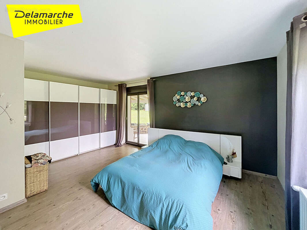 EXCLUSIVITE propriété rénovée 5 chambres  avec dépendances sur un terrain d'env. 4550m²à  Equilly - photo 4