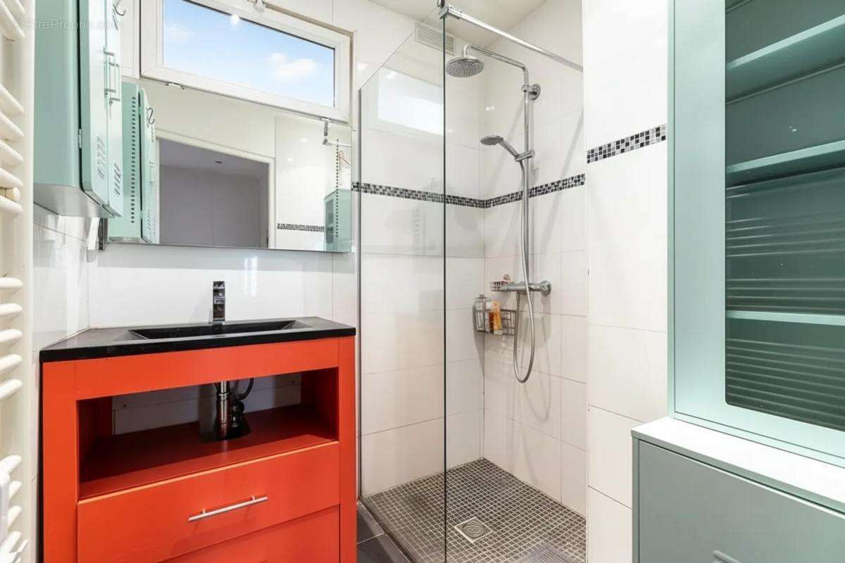 Appartement à PARIS-14E