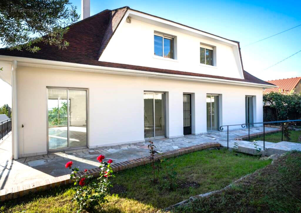 Maison à CHENNEVIERES-SUR-MARNE