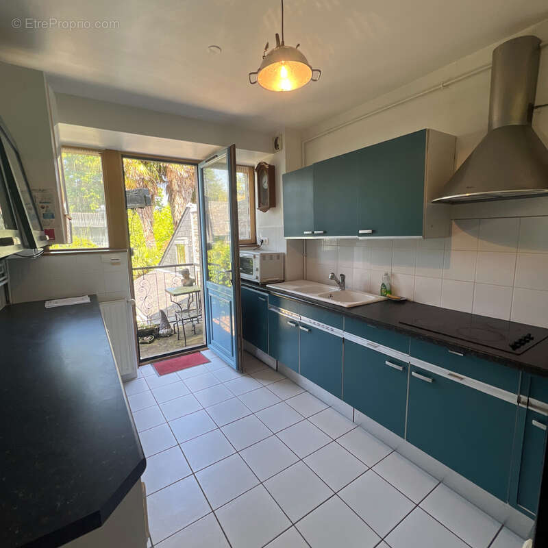 Appartement à CHATEAUNEUF-DU-FAOU