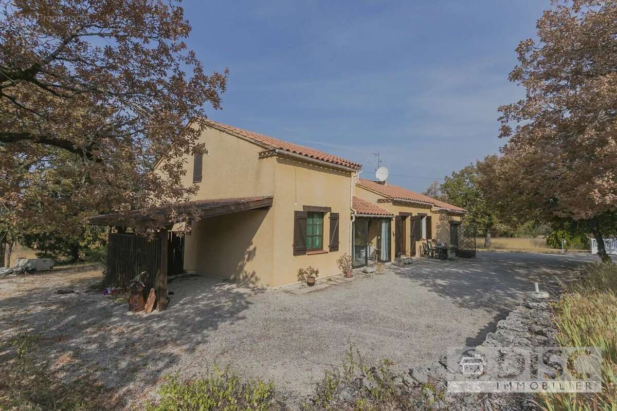 Maison de plain-pied avec grand jardin et garage. - photo 21