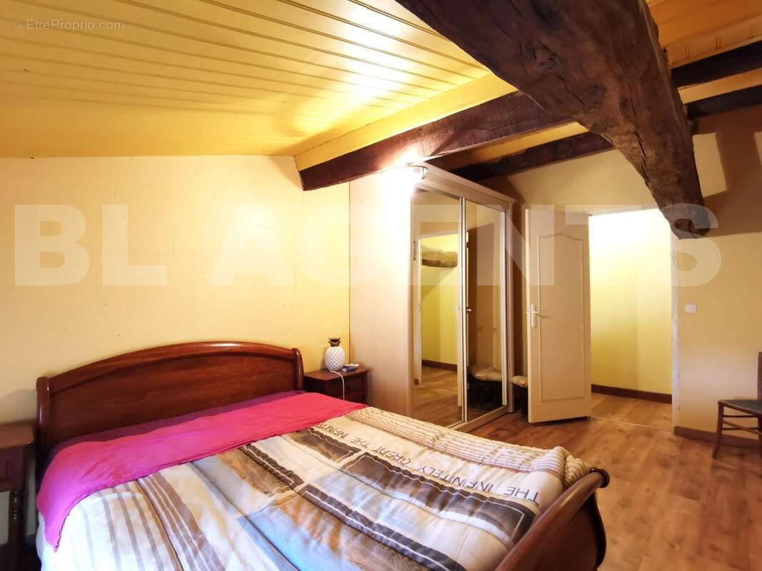 CH 2 OK - Maison à SAINT-GENES-DE-FRONSAC