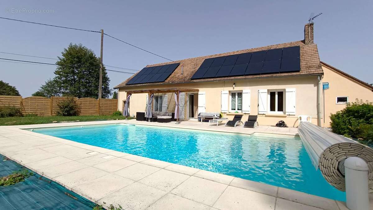 Longère de plain - pied  rénovée 7 pièces de 126 m2 avec sa piscine et son superbe terrain extérieur à 10 mn de Le Mans secteur  - photo 2