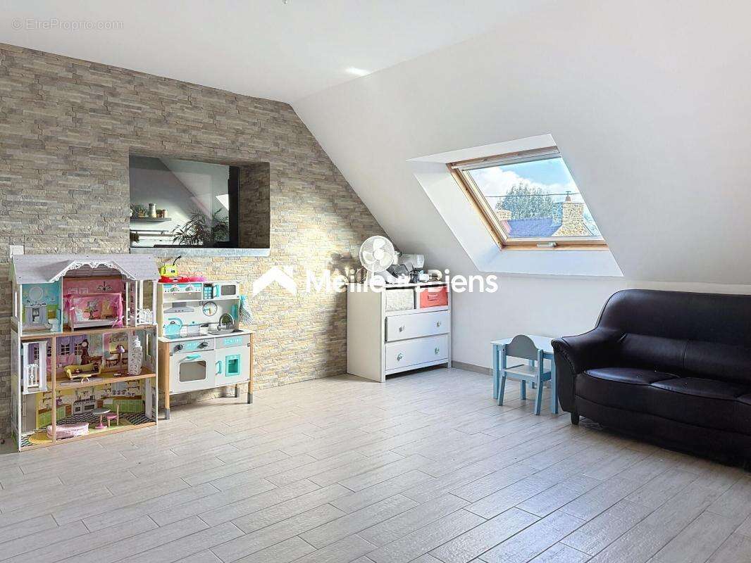Maison à MEGRIT