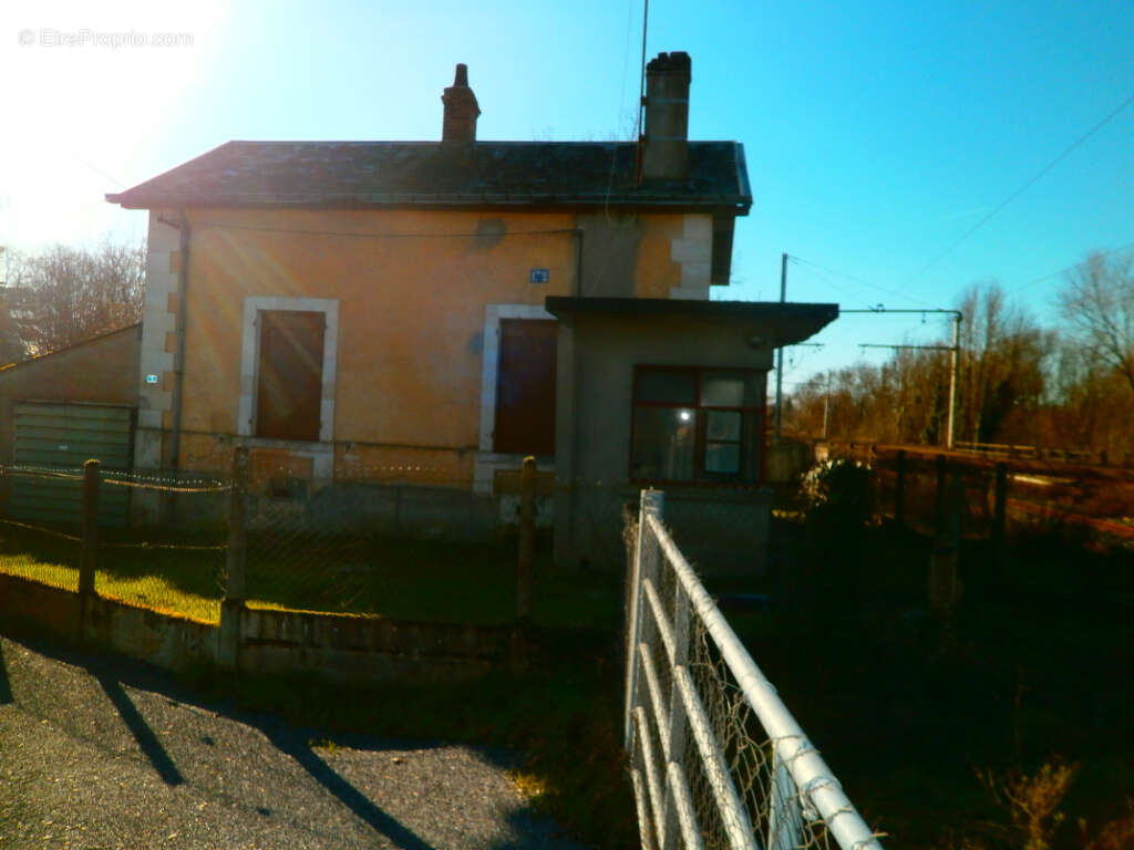 Maison 3 pieces + garage + jardin + puits - photo 2