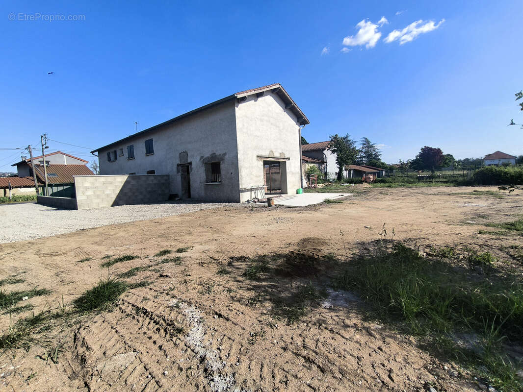 Maison à VEAUCHE