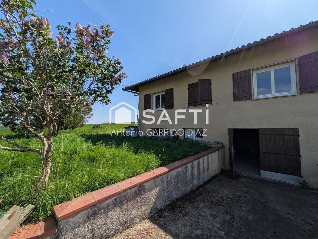 Maison 130 m² à Gimat  - photo 2