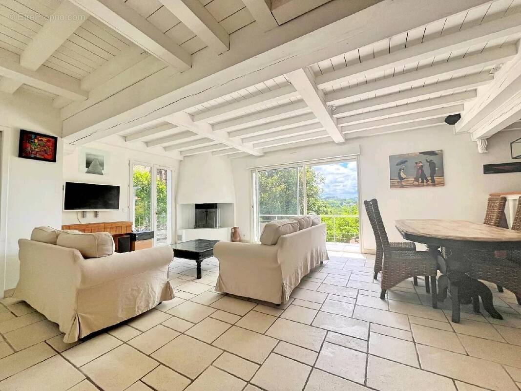 Maison à BASSUSSARRY