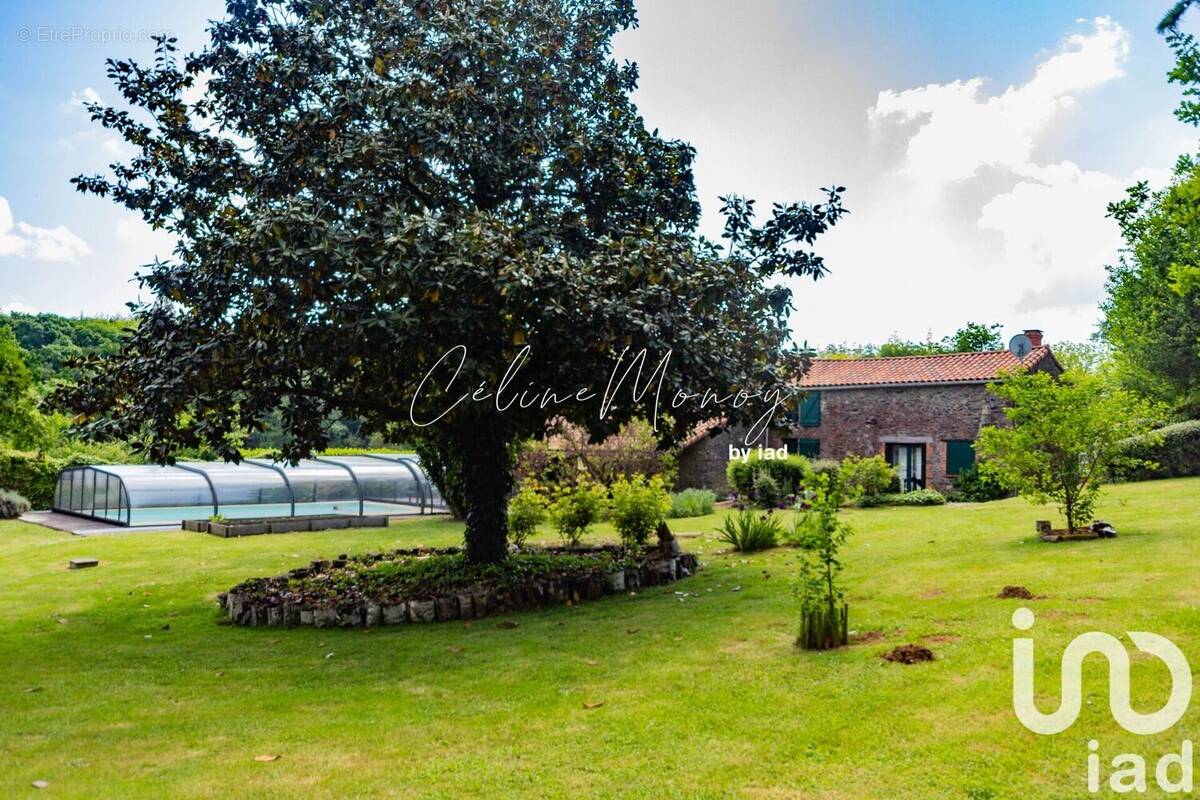 Photo 1 - Maison à SAINT-HILAIRE-LE-VOUHIS