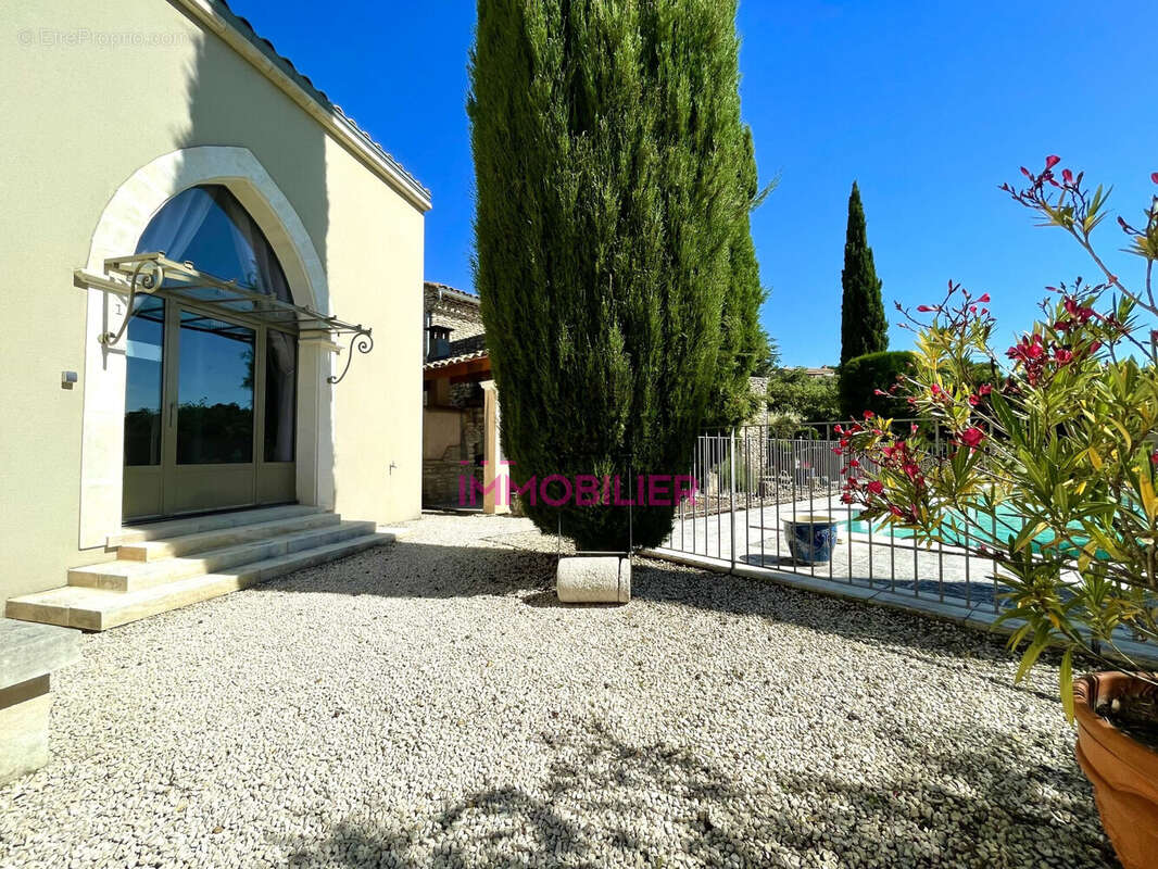 Maison à CHATEAUNEUF-DE-GADAGNE