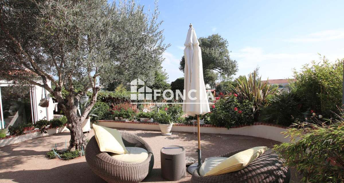 À seulement 400 m de la magnifique plage de Châtelaillon, découvrez cette spacieuse maison qui saura vous séduire ! - photo 11
