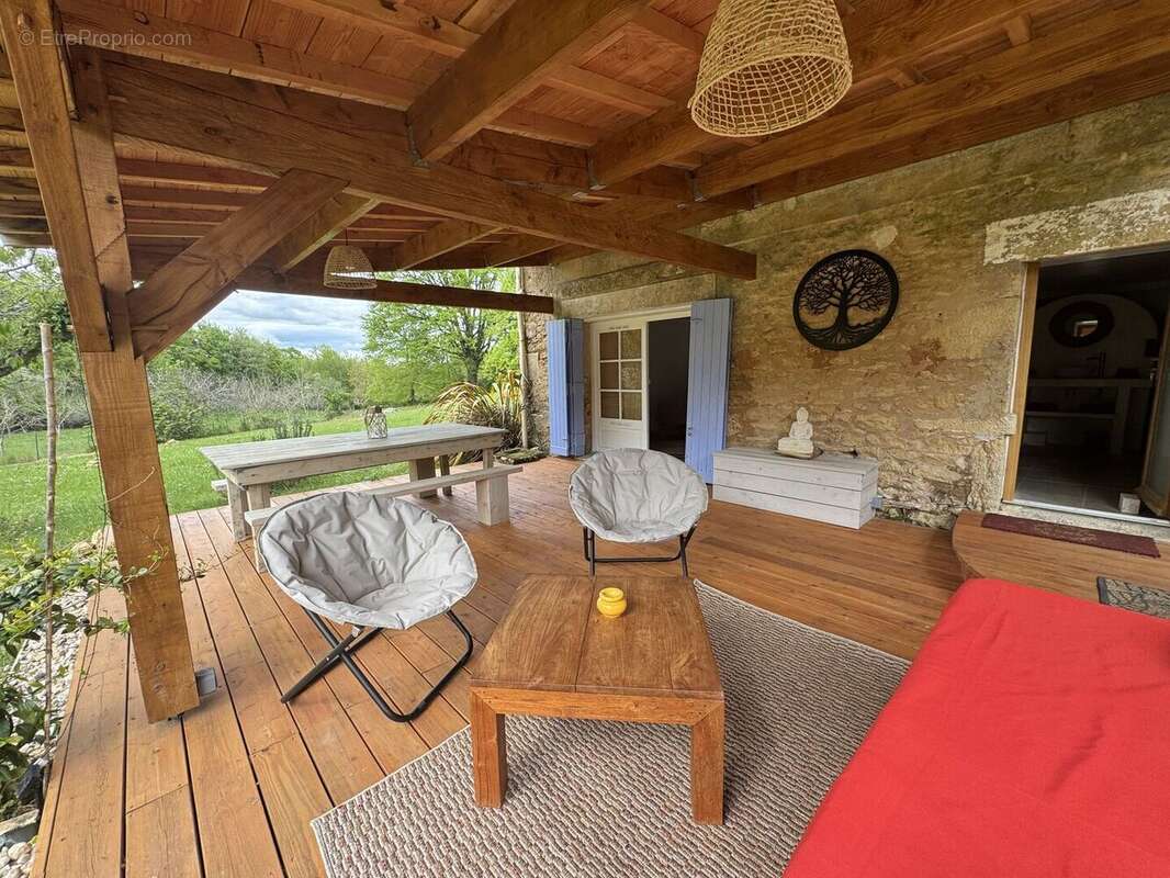 Terrasse couverte - Maison à LE BUISSON-DE-CADOUIN