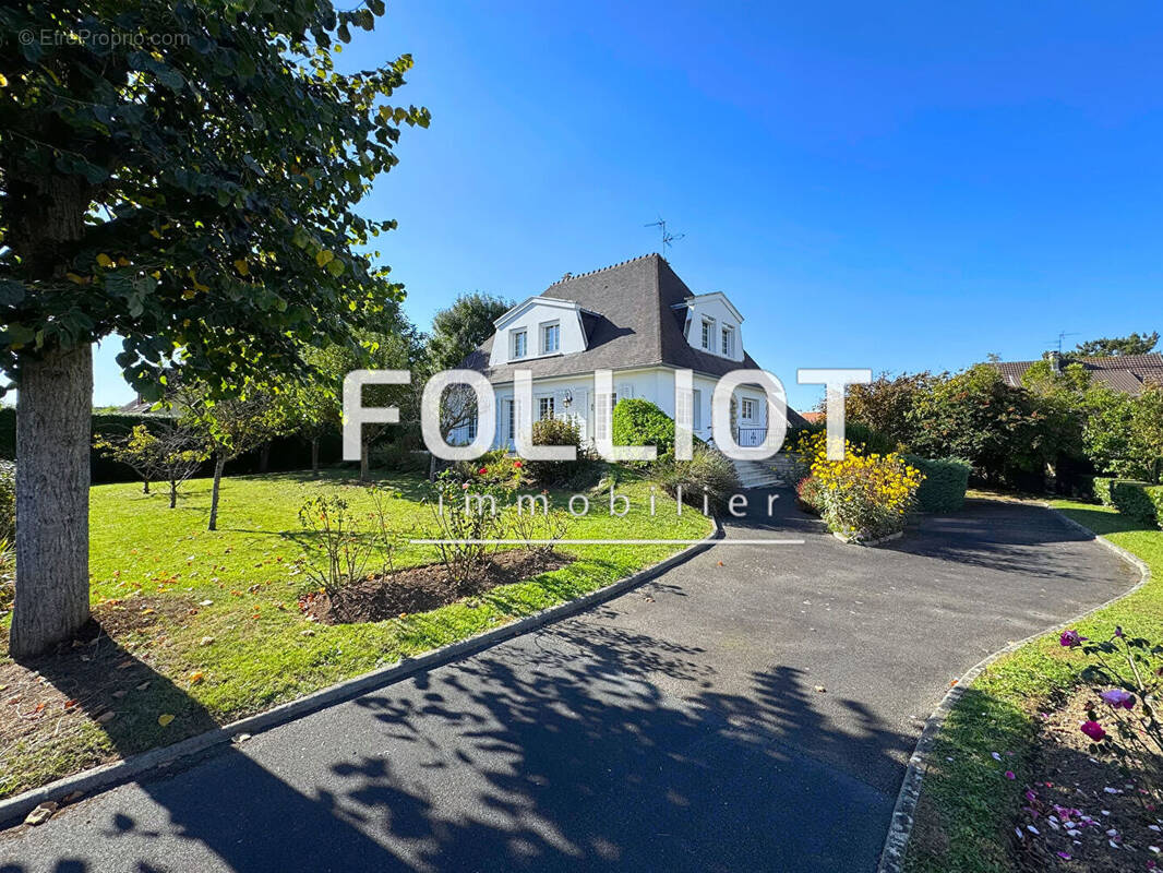 Maison à FONTAINE-ETOUPEFOUR