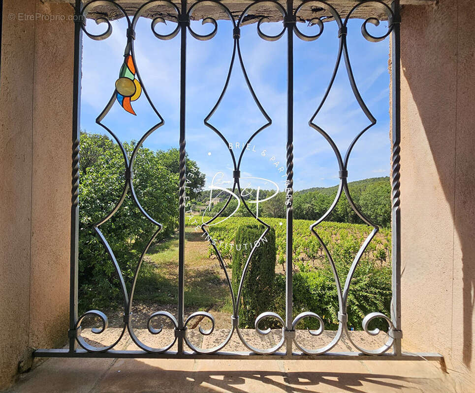 Proche Lorgues, Maison de hameau pleine d'âme avec vue imprenable sur les vignes - photo 10