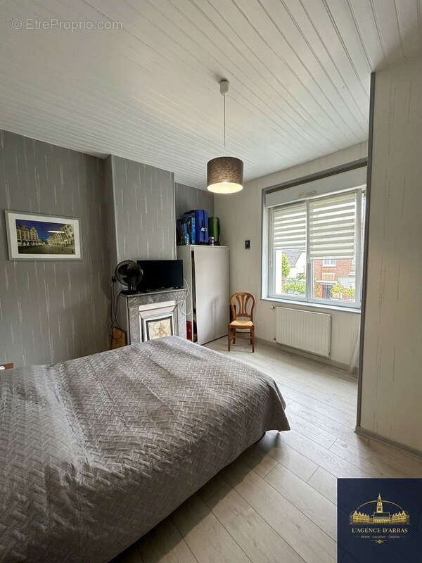 NOUVEAUTÉ- Maison familiale arrière gare- Volumes, Luminosité et beau Jardin - photo 8