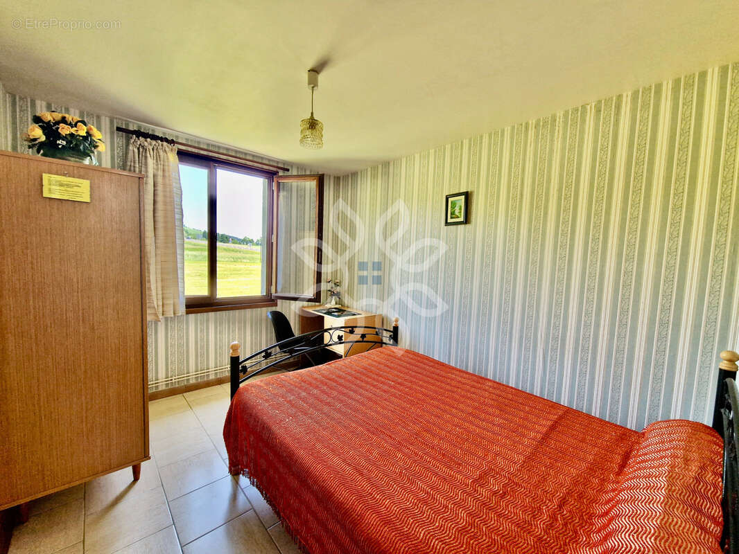 Maison à SAINTE-EUGENIE-DE-VILLENEUVE