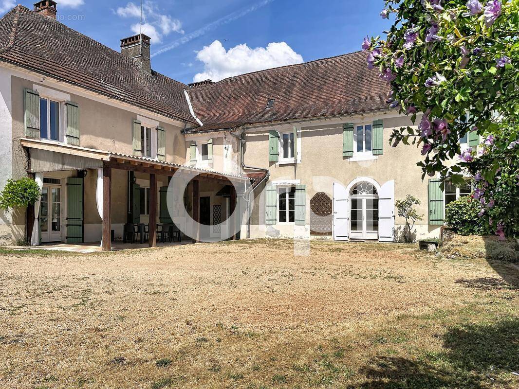 Maison à SAVIGNAC-LES-EGLISES