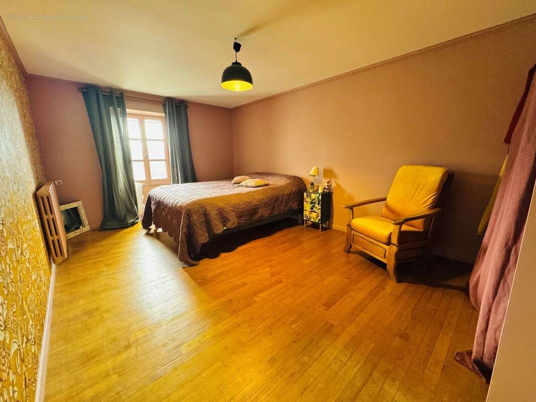 Maison à SAINT-CHRISTOPHE-D'ALLIER