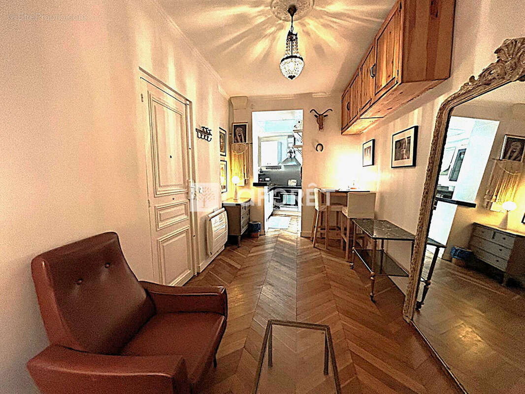 Appartement à PARIS-16E