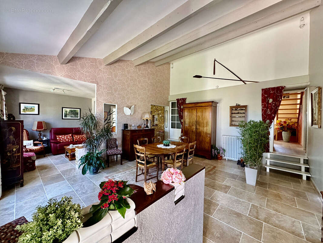 Maison Bagnols Sur Cèze - 7 pièces- 153 m² - photo 2