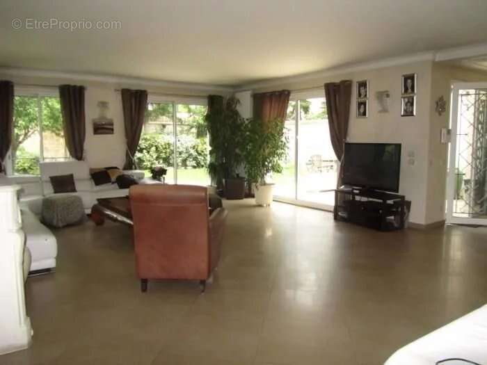 Maison à SAINT-MAUR-DES-FOSSES