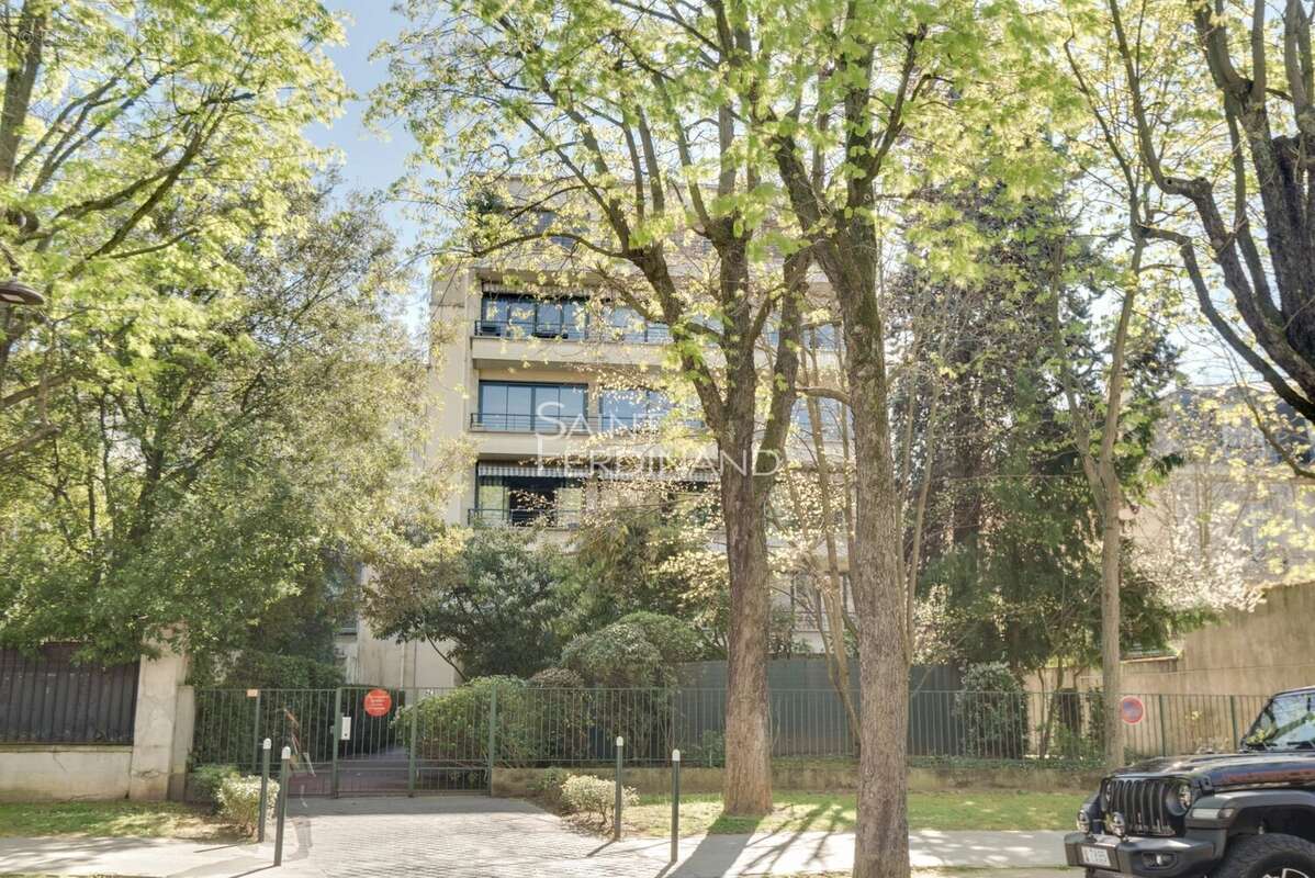 Appartement à NEUILLY-SUR-SEINE