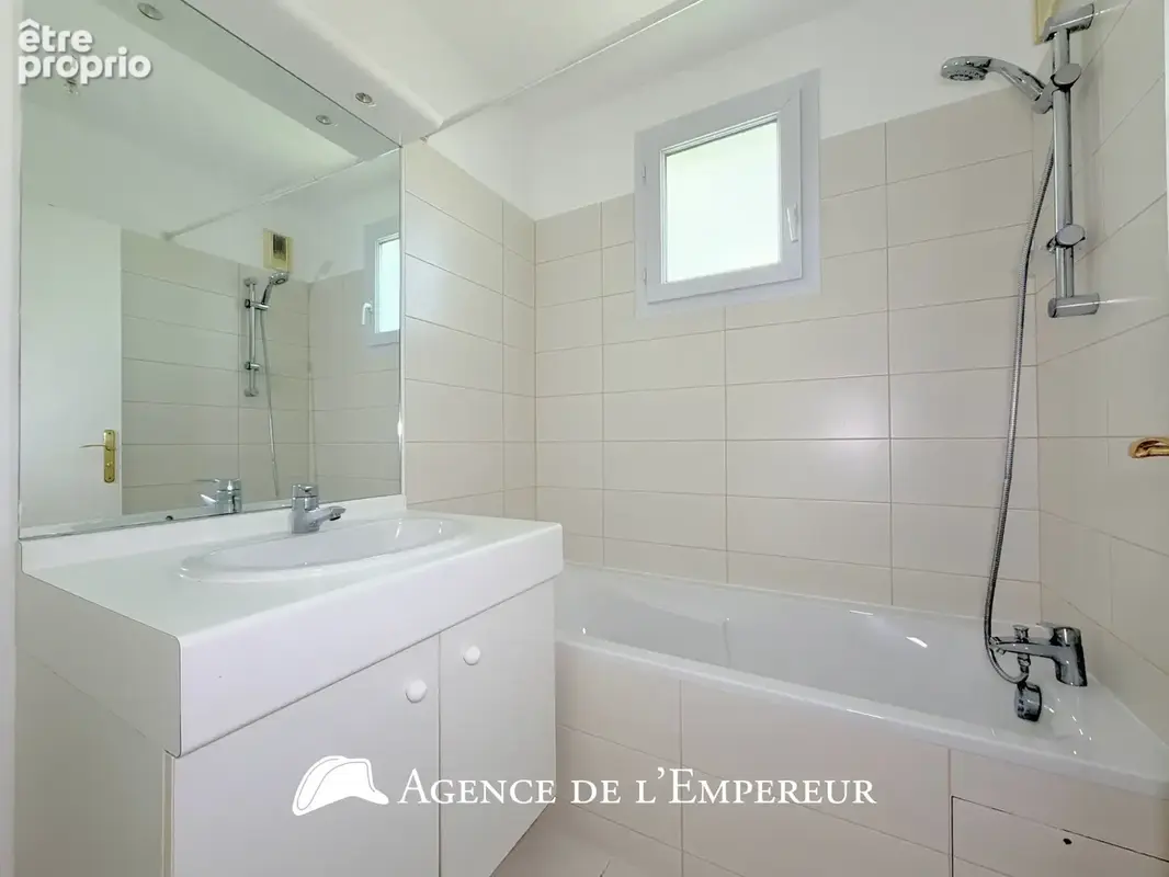 2 pièces de 49 m2 avec terrasse, parking et cave. - photo 14
