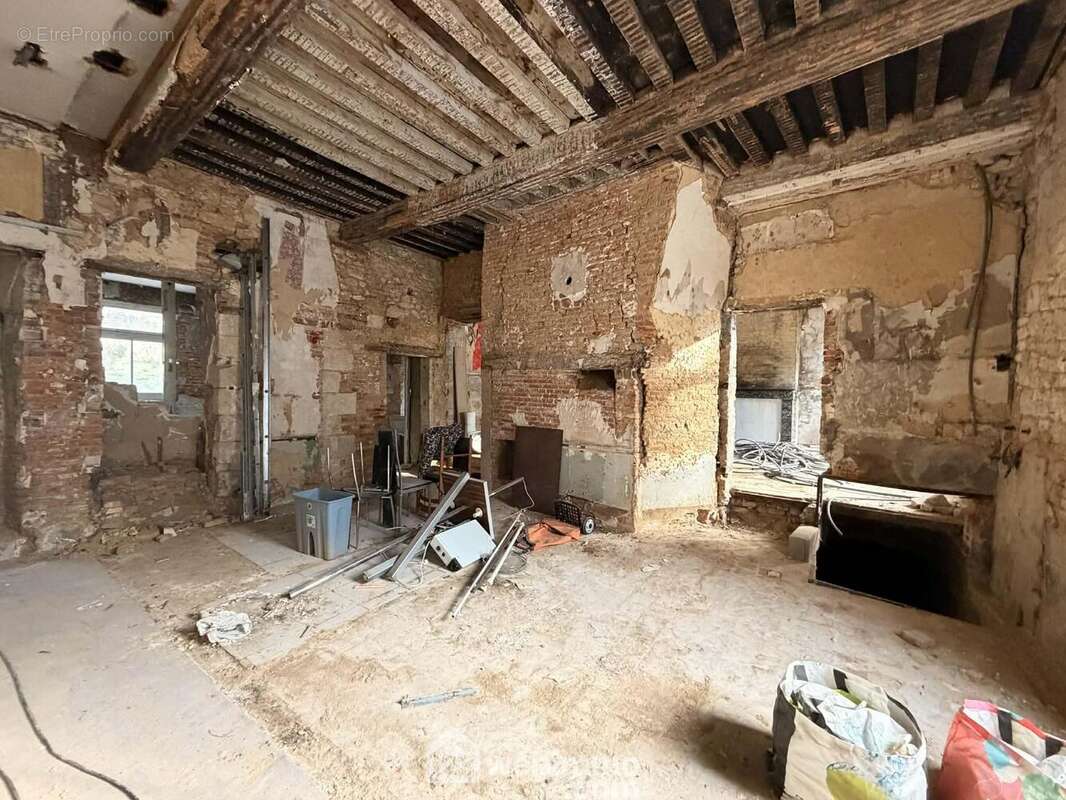 Électricité refaite : un atout précieux pour votre projet - Appartement à MARLE