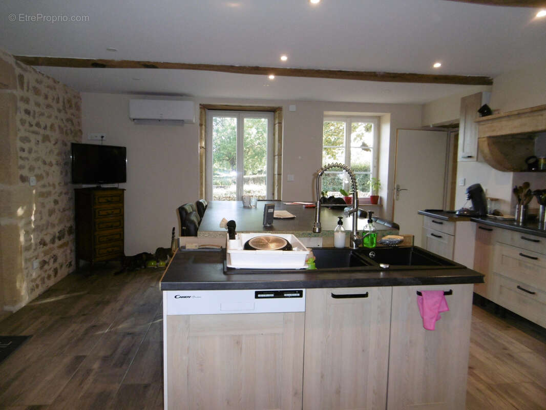 Maison à SAINT-CHRISTOPHE-EN-BRIONNAIS