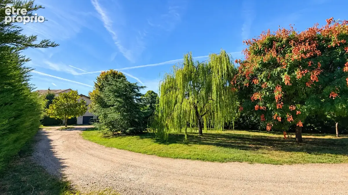 CHARNECLES, propriété avec terrain - photo 3