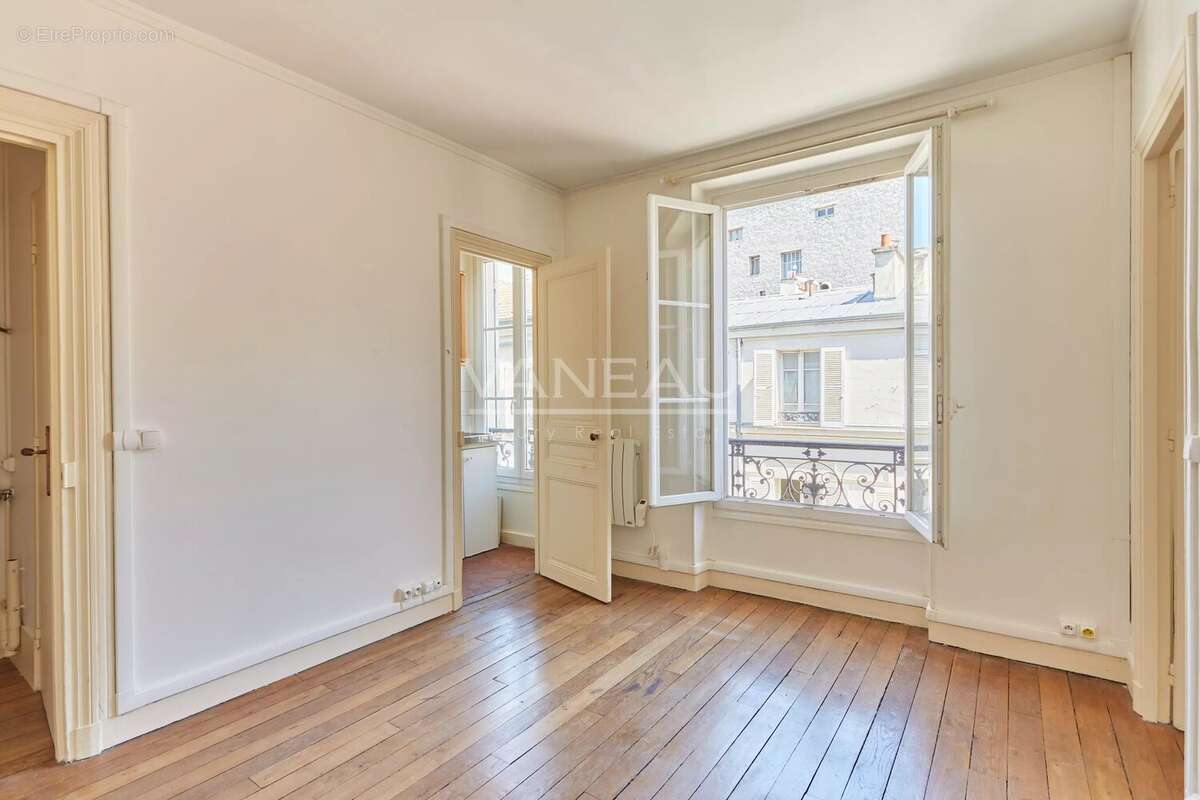 Appartement à PARIS-17E